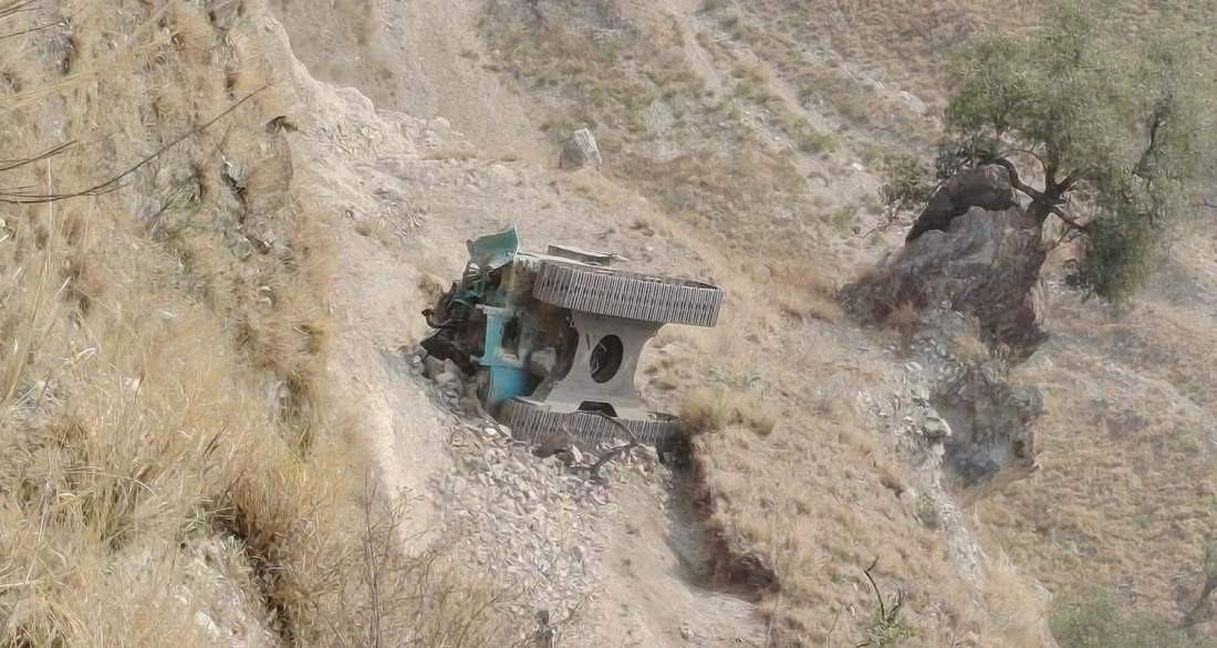 बाजुरा र कालीकोटको सीमा क्षेत्रमा जेसीबी दुर्घटना